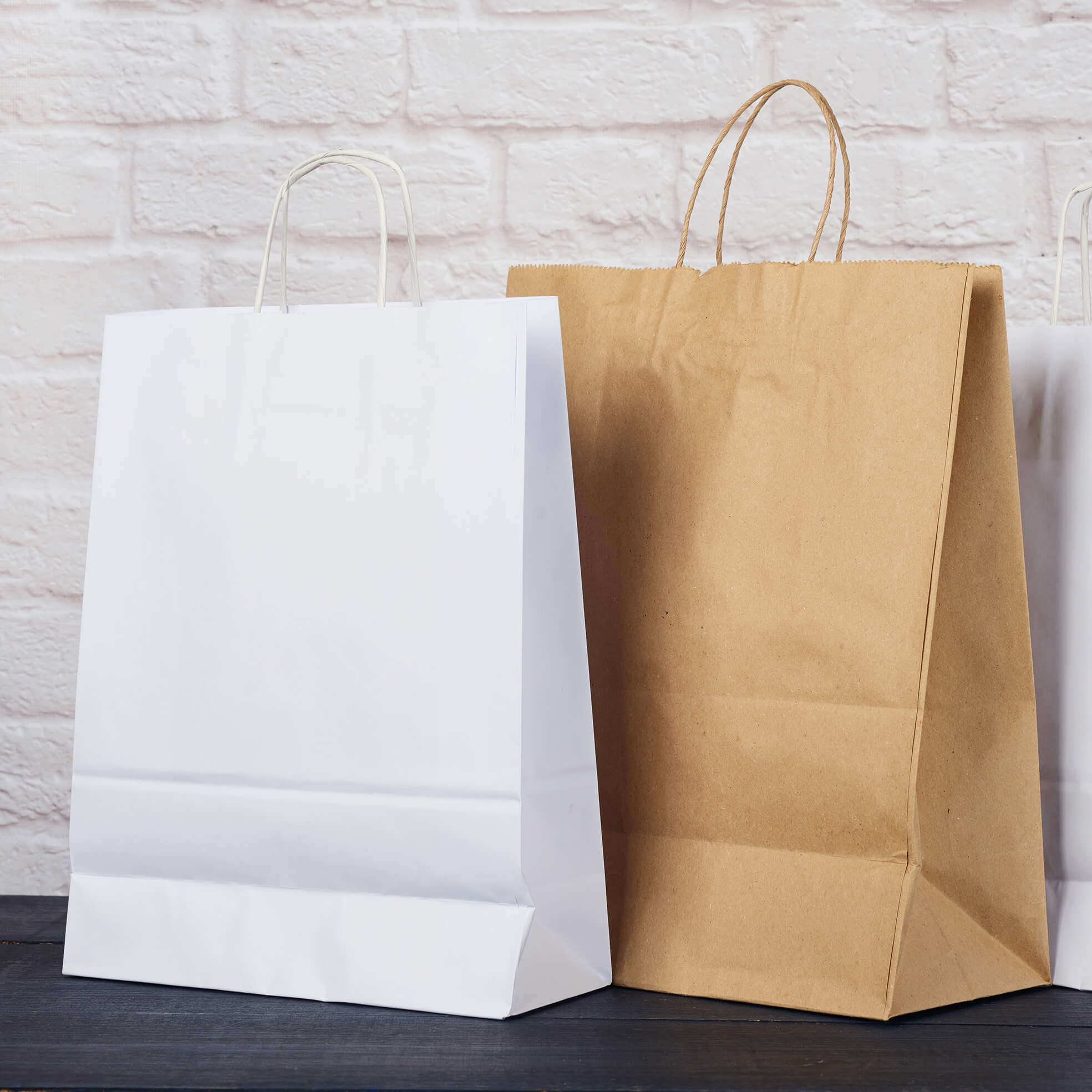 66213f8a5e3a5627f3448ca2 Brown White Paper Bags With Handles White Brick Wall Environmental Material Zero Waste Grandes Fabricantes de Bolsas de papel